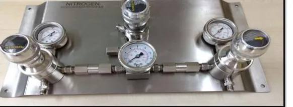 Automatic gas changeover panel with pressure gauges